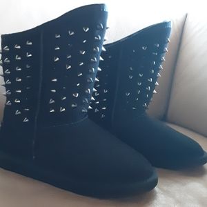 Woman size 7 blk. boots